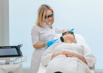 Медицинский центр YourMed на улице Авангардная Фото 1